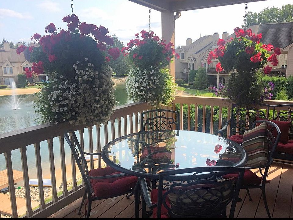 2nd image of 18112 Blue Heron Pointe Dr #36
