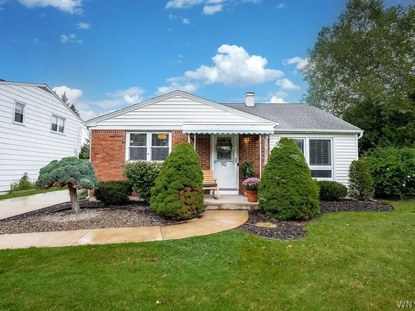 92 N Creek Dr, Cheektowaga, NY 14225