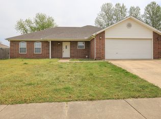 1907 Columbus Rd, Bentonville, AR 72713