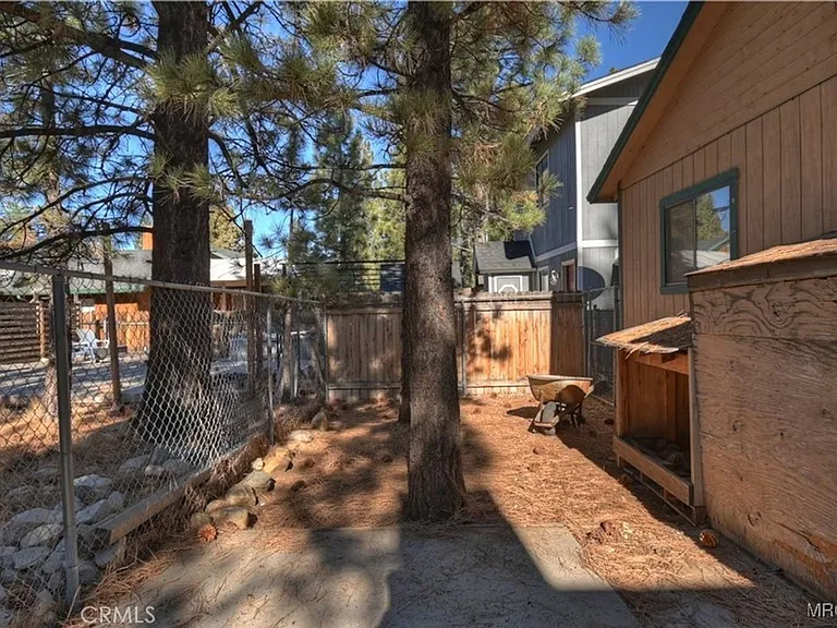 949 Pine Ln — Photo 23
