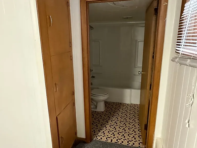 115 W Washington St — Photo 12