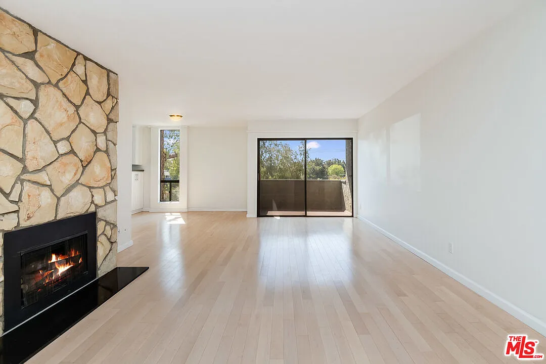 Building Photo - 16169 W Sunset Blvd #201