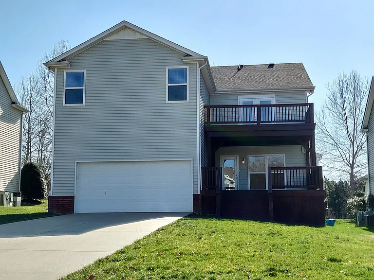 Private balcony, access from upstairs bonus room