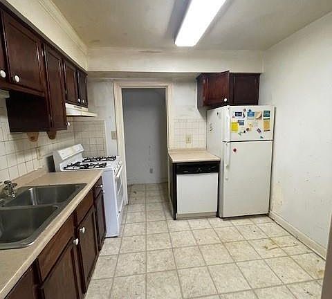 4th image of 631 Gunston Ct APT F