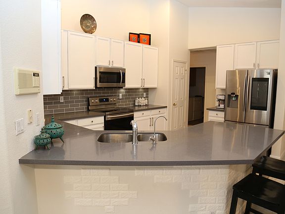 3rd image of 8931 W Lone Cactus Dr