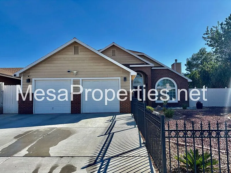 3 bed, 2.0 bath, 1993 sqft, $2,450 — Photo 2