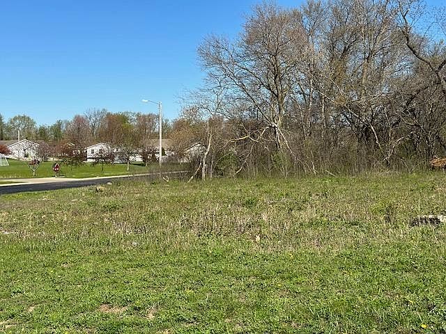 2nd image of L1 Endl Blvd