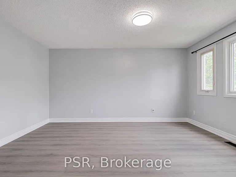 166 Adele Cres — Photo 36
