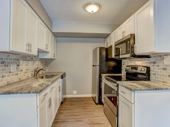 2159 Decker Rd, 2159 Decker Rd APT 20, Walled Lake, MI 48390
