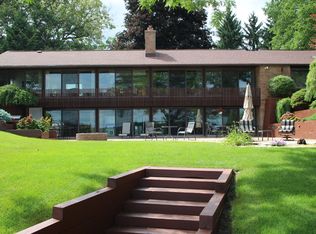 1150 Long Lake Dr, Brighton, MI