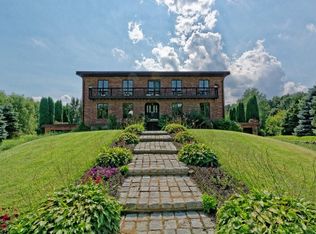 1 Lake Ridge Dr, Malta, NY 12118