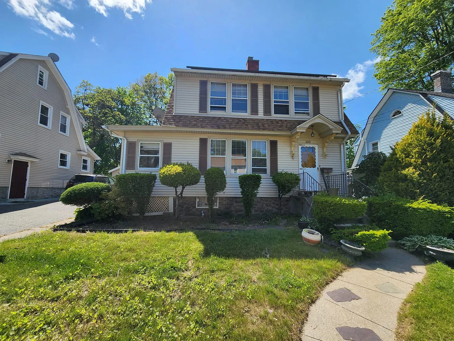3 bed, 1.5 bath, 1420 sqft, $2,500 — Photo 1