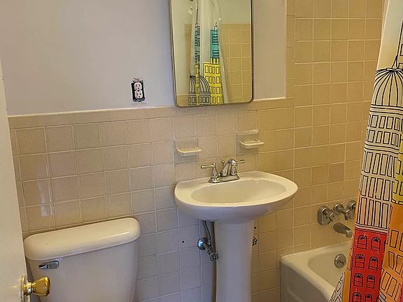 5th image of 2915 W 5th St APT 5G