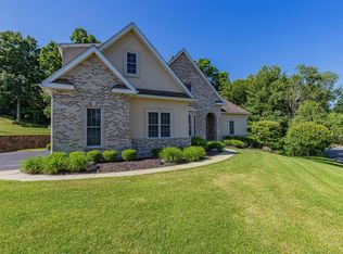 29 Fitzgerald Dr, Moosic, PA 18507