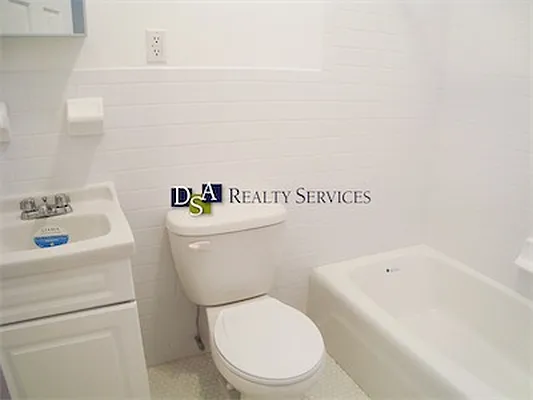 Rented by DSA Realty | media 34
