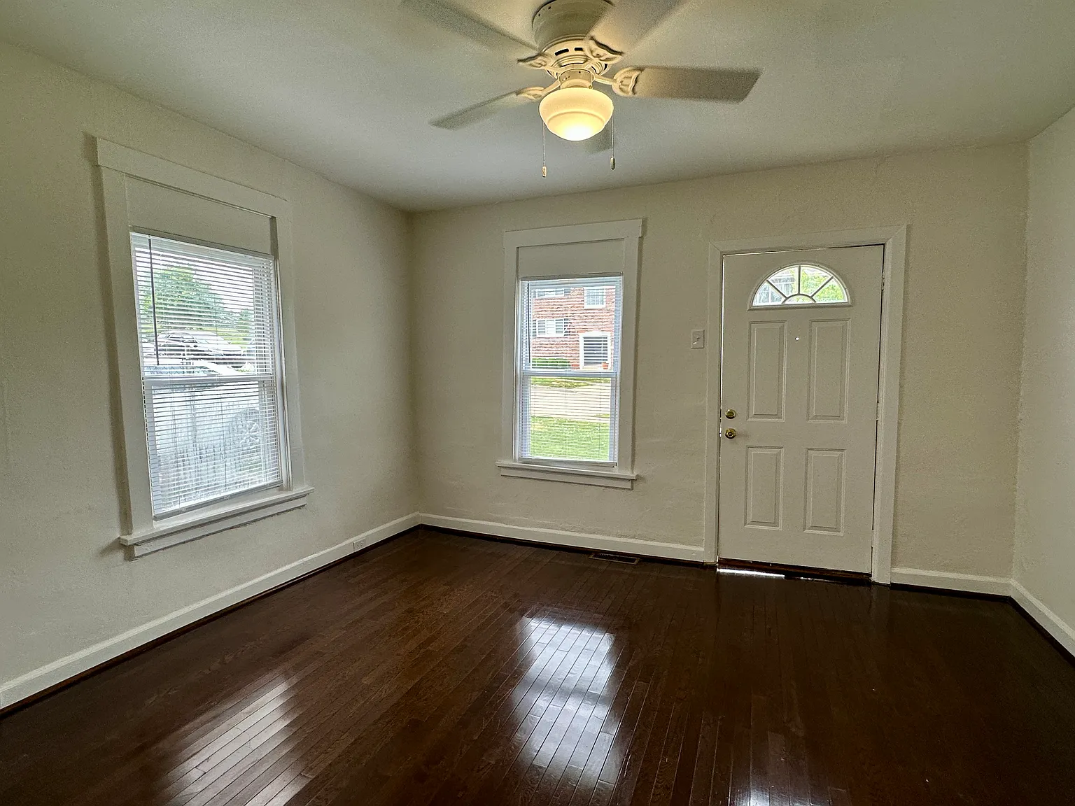 1 bed, 900 sqft, $1,195 — Photo 3