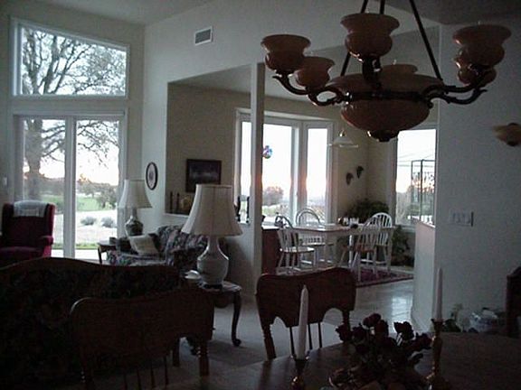 5th image of 17647 Murphy Ct