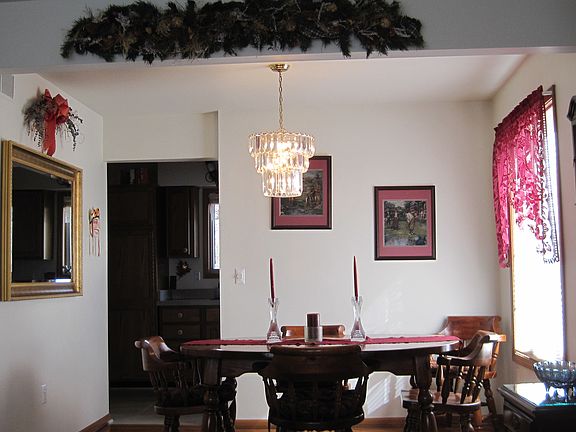 Dining Room 10' x 8'/6"