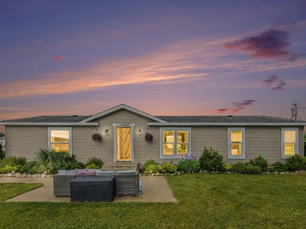 14625 Springwood Rd, Charlevoix, MI 49720