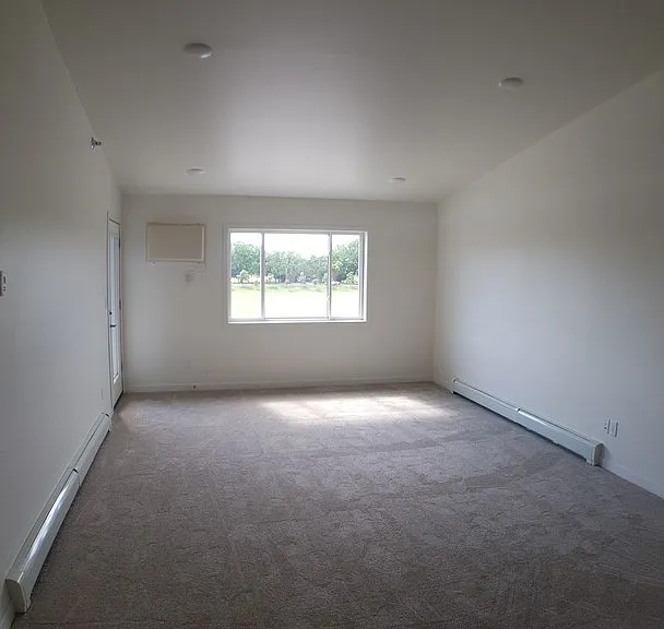 899 Barrett St N — Photo 5