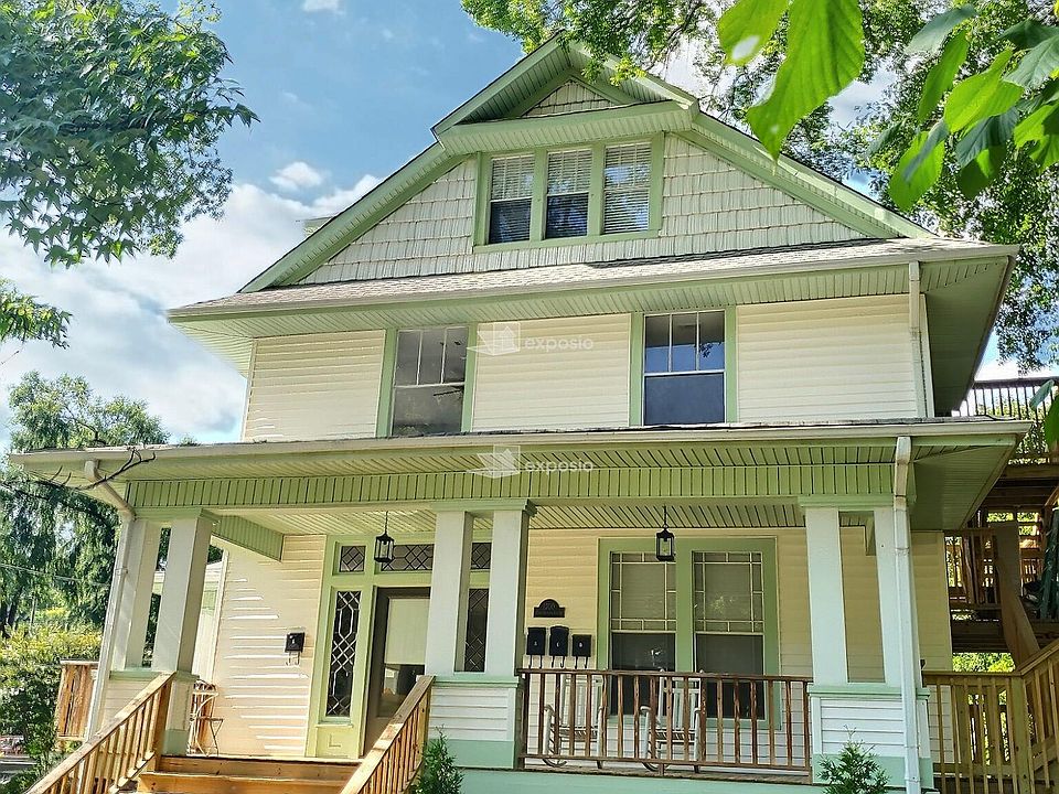Front view of home