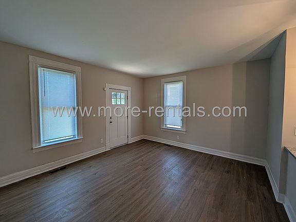 3rd image of 588 Stanley Ave