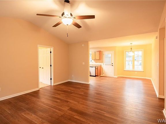 4th image of 126 39th St