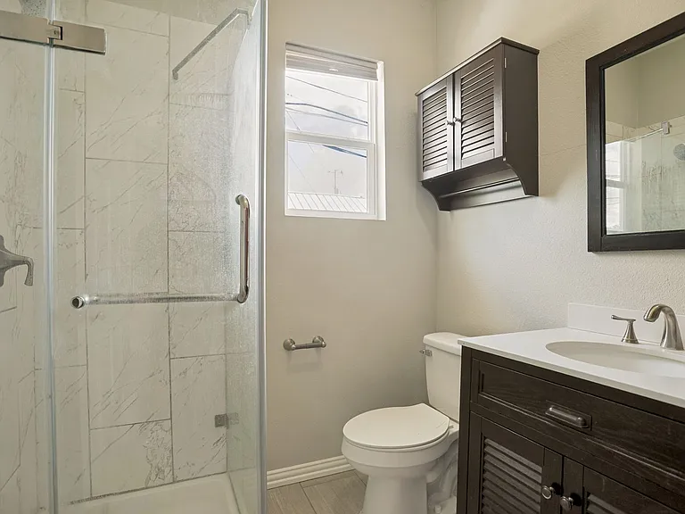 2219 N Flores St — Photo 22