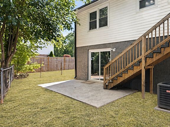 3rd image of 1048 Ivy Ln