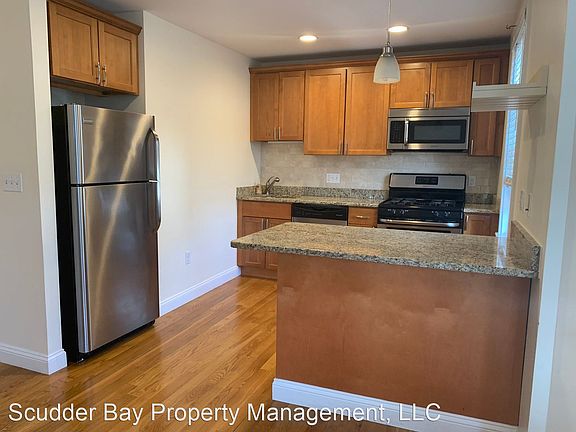 4th image of 17 Cutler St APT 202