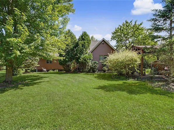 2604 Bullis Rd, Elma, NY 14059