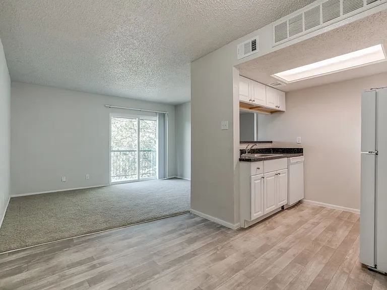 Woodland Apts San Antonio — Photo 4