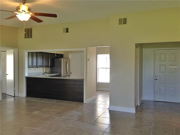 4th image of 613 Estrada Ln