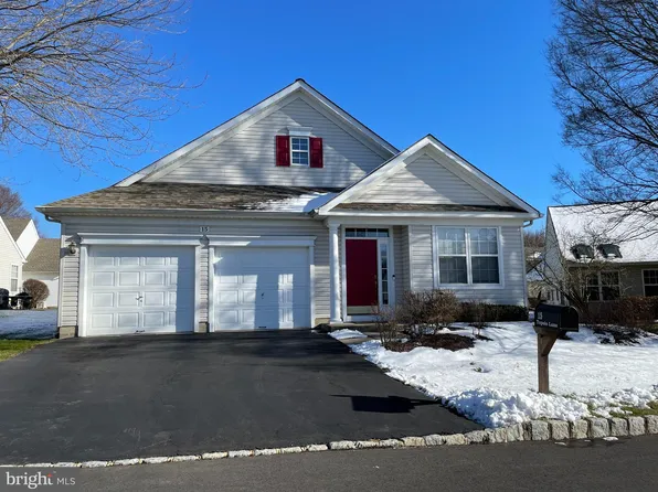 15 Tupelo Ln, Langhorne, PA 19047
