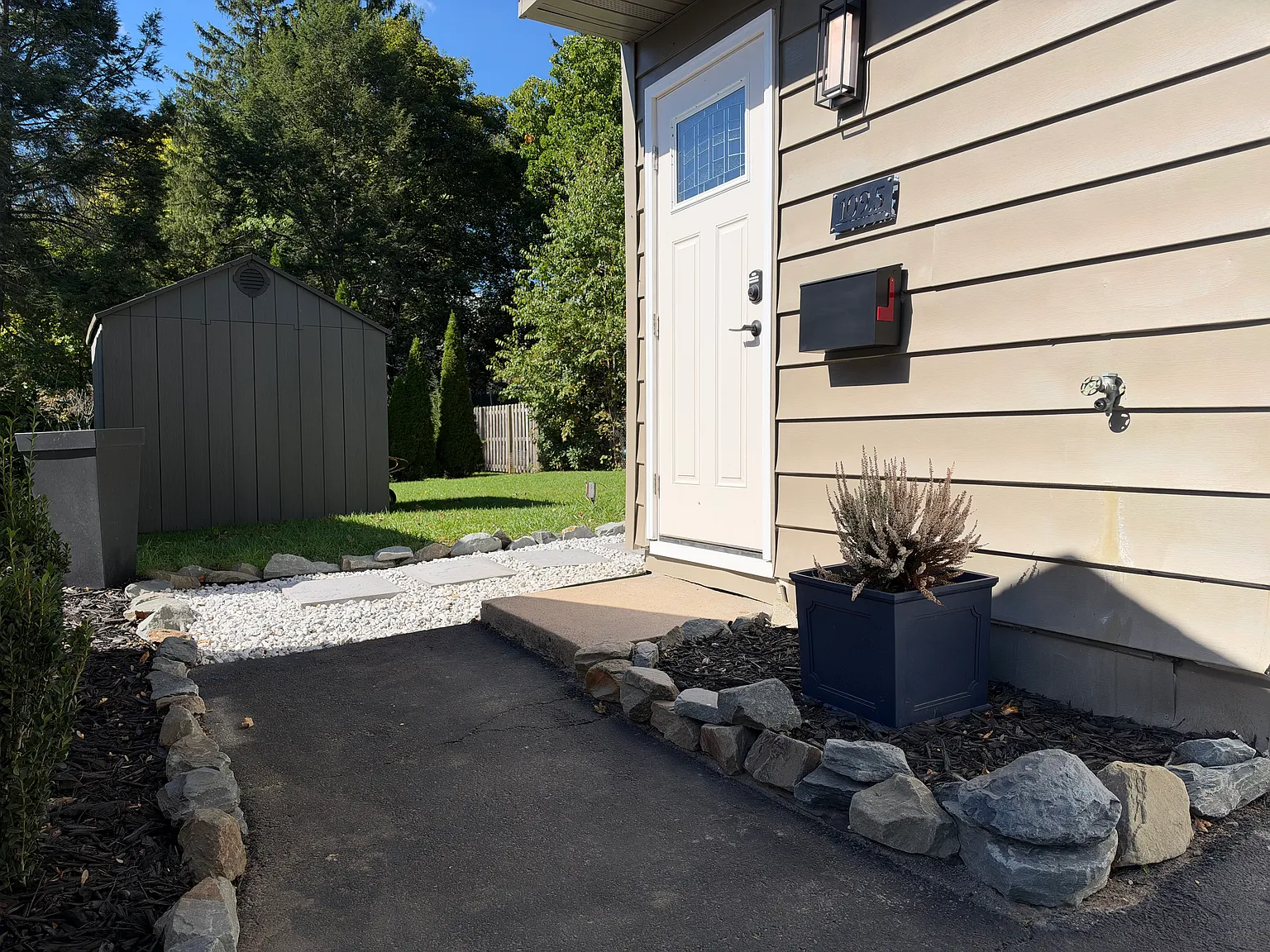 1 bed, 700 sqft, $1,500 — Photo 3