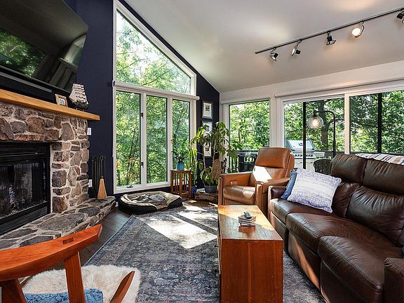 3rd image of 4728 Great Oak Ln