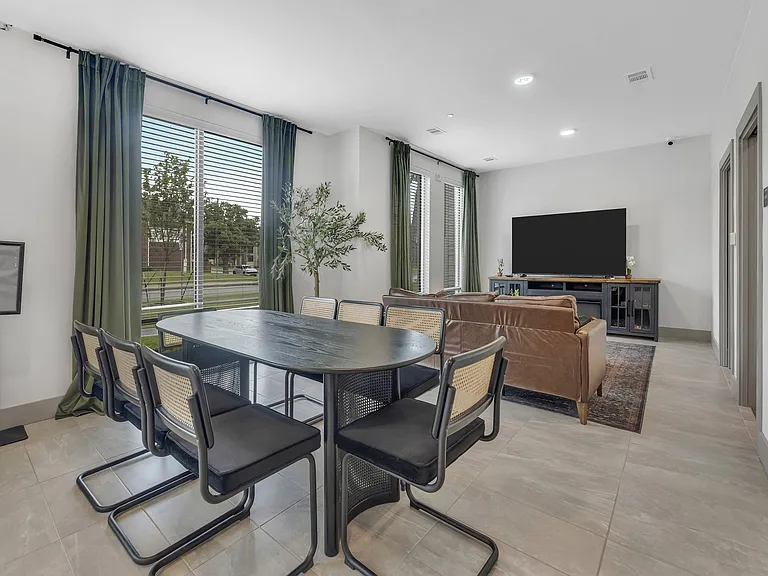 Bluffview Apartments — Photo 14