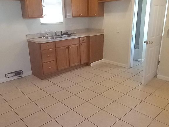 2nd image of 1010 N Elliott St