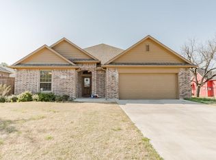 550 W Mill St, Decatur, TX 76234