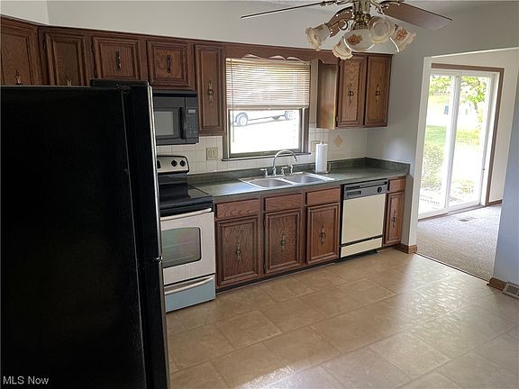 5th image of 129 Parshall Ave