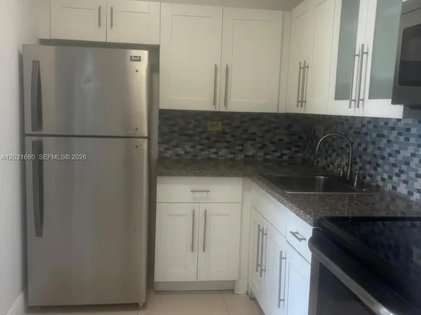 7120 NW 179th St APT 106, Hialeah, FL 33015
