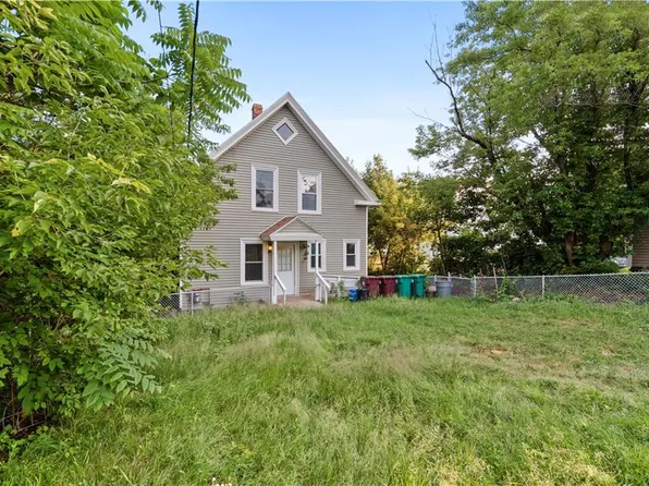 569 Robinson St, Woonsocket, RI 02895