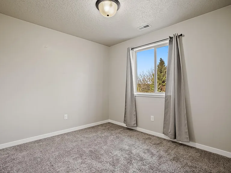 2810 E Clarene Dr — Photo 17