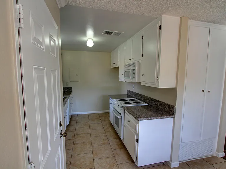 614 Linwood Ave #B — Photo 9