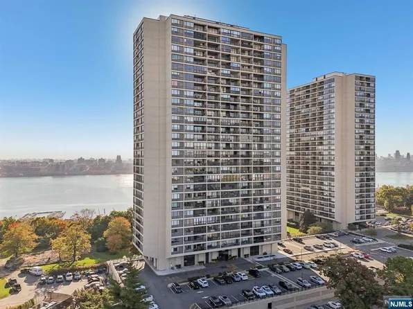 6 Horizon Rd APT 1503, Fort Lee, NJ 07024