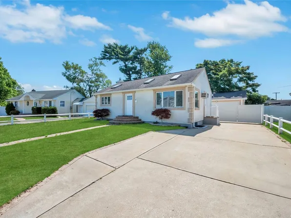 19 Beta Drive, Amityville, NY 11701