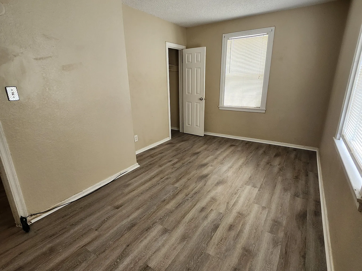 4 bed, 900 sqft, $1,345 — Photo 3