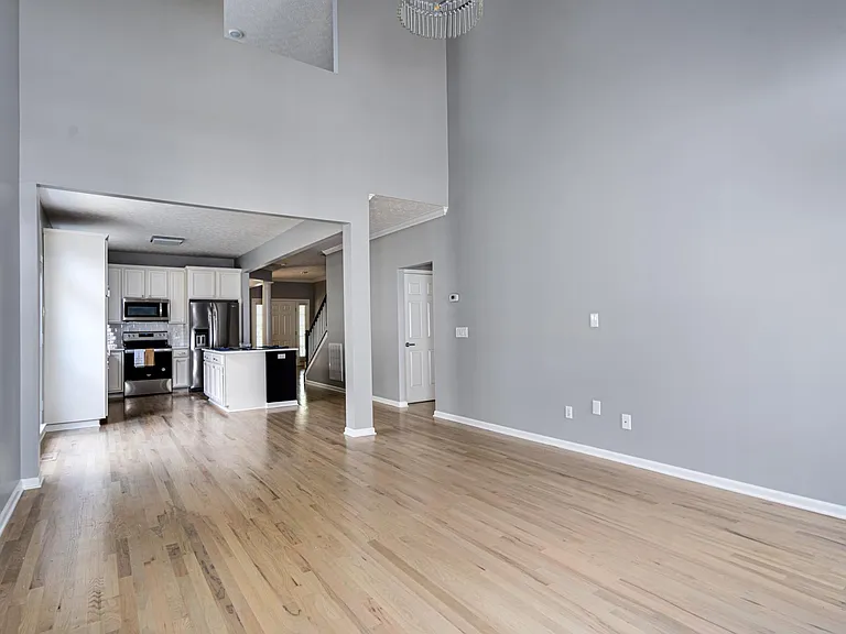 Living room with 20' ceiling