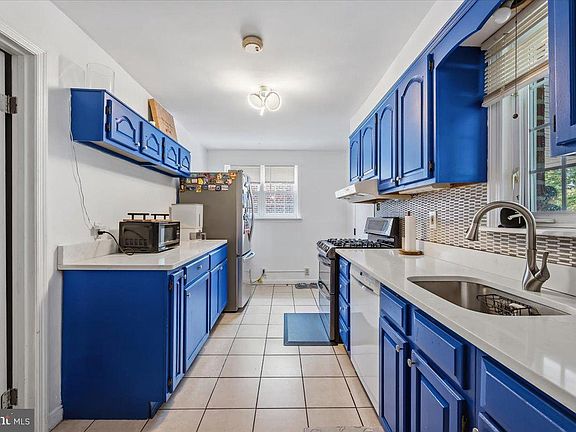 4th image of 914 Longshore Ave