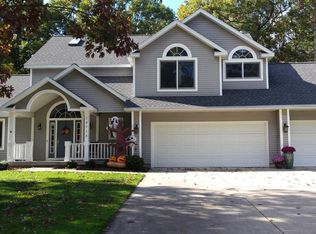 13713 Hofma Dr, Grand Haven, MI 49417